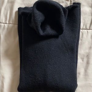 Theory used L knit black turtleneck soft